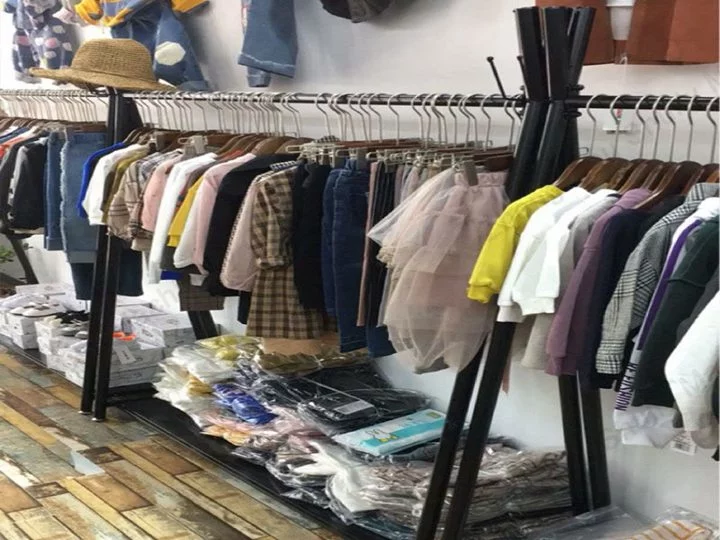 علاقة ماركة الملابس